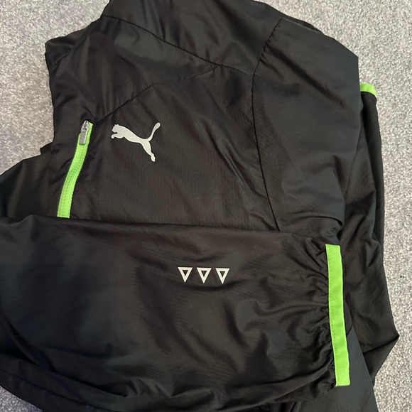 Puma Men's Black Windbreaker with Neon Green Highlights - Picture 10 of 10